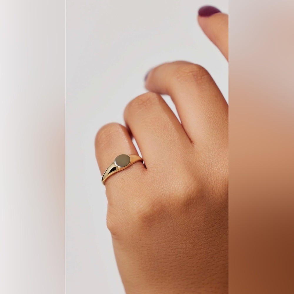 NWT $1052 saks fifth avenue Women’s 14 K SOLID Gold Signet Ring - Picture 9 of 16